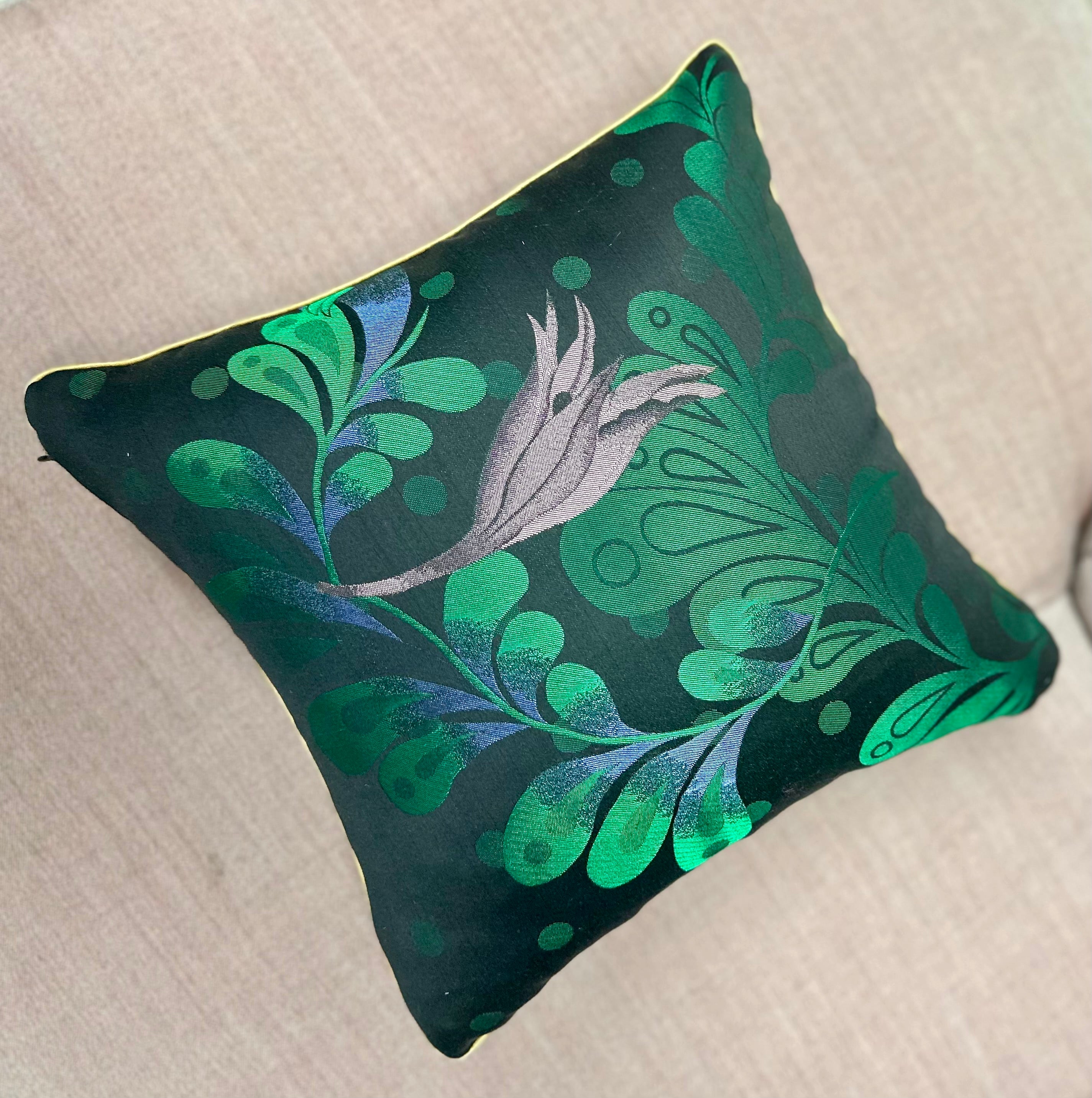 Brocade pillow Black