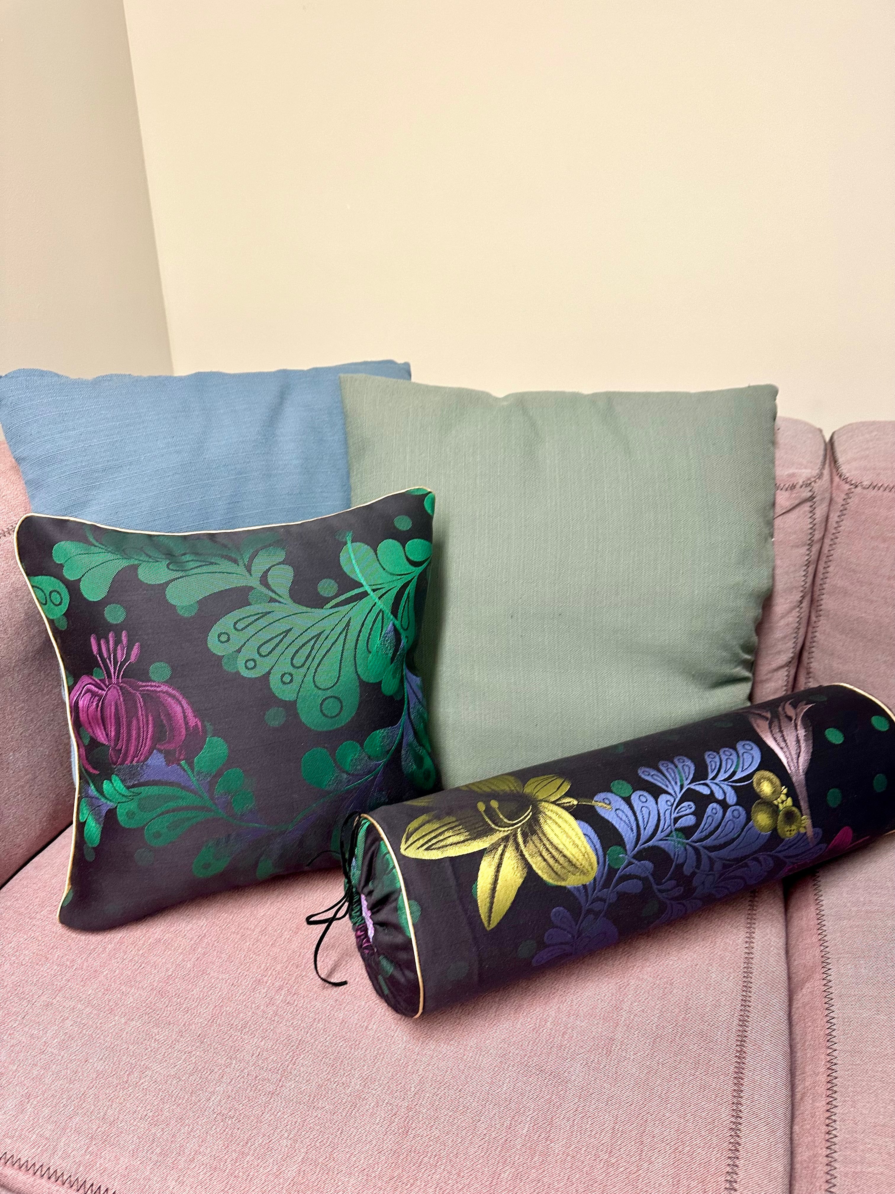 Brocade pillow Black