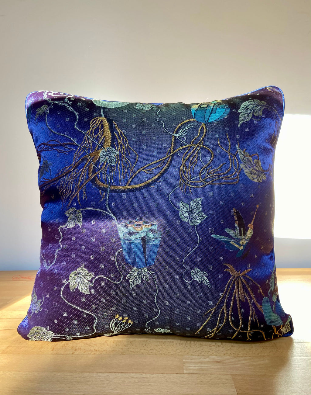 Brocade pillow Blue