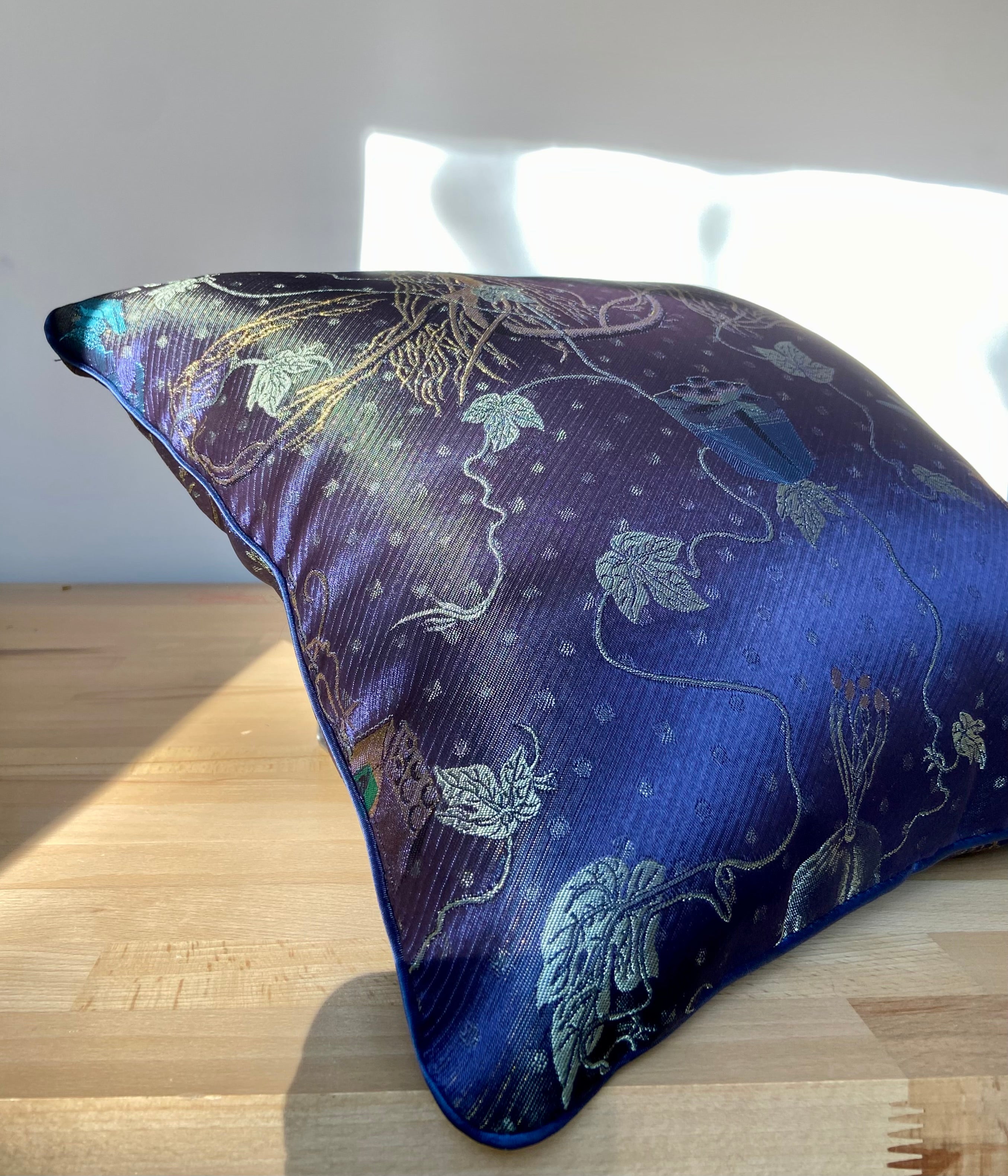 Brocade pillow Blue