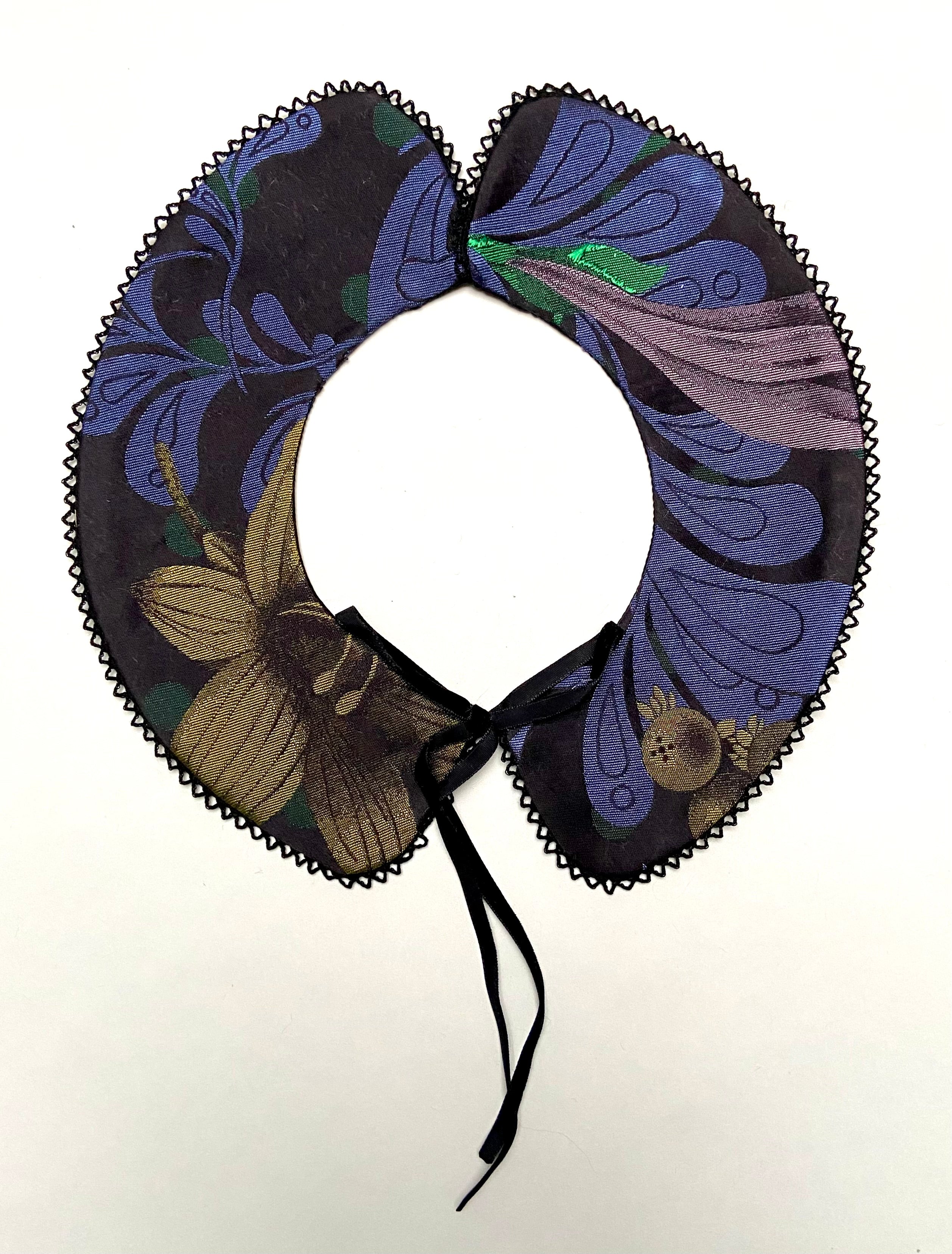 Brocade collar